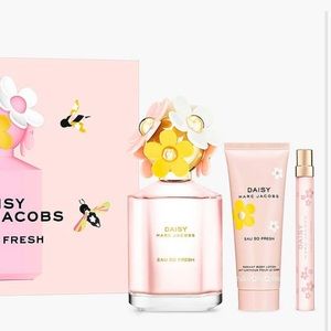 Eau so fresh body lotion Marc Jacobs Daisy 2.5oz